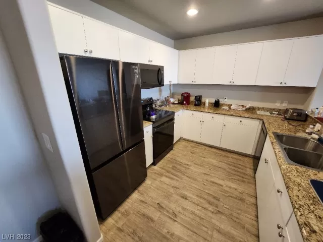 MLS: 2487842 Condo For Sale