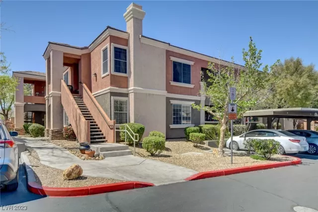 MLS: 2487861 Condo For Sale