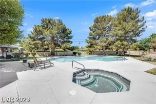 Photo #5: 2487880 Listing 