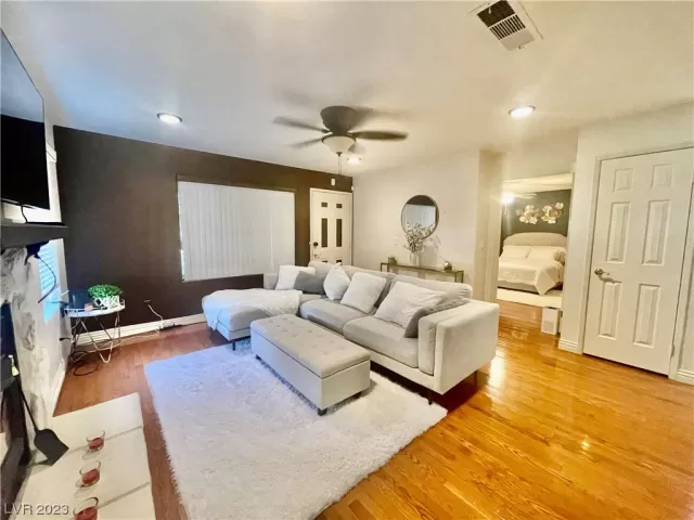 MLS: 2487881 Condo For Sale