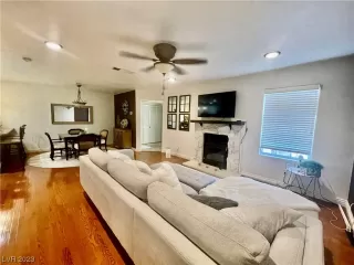 Photo #1: 2487881 Listing 