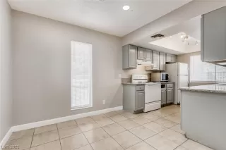 Photo #4: 2487927 Listing 