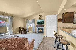 Photo #2: 2487963 Listing