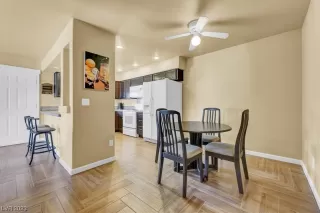 Photo #4: 2487963 Listing