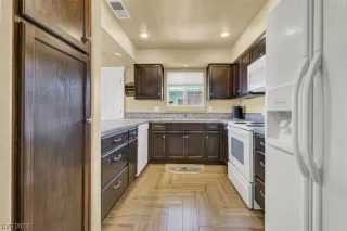 Photo #5: 2487963 Listing