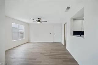 Photo #4: 2487987 Listing