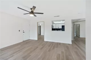 Photo #5: 2487987 Listing