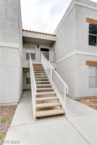 Photo #6: 2487987 Listing