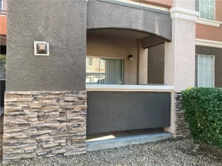 Photo #2: 2488019 Listing