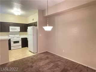 Photo #4: 2488019 Listing