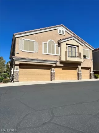 Photo #1: 2488020 Listing