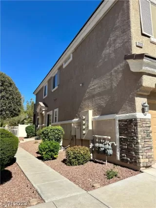 Photo #2: 2488020 Listing