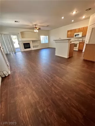 Photo #3: 2488020 Listing