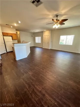 Photo #4: 2488020 Listing