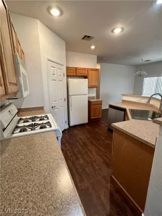 Photo #6: 2488020 Listing