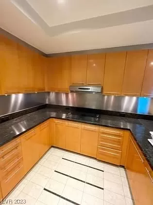 Photo #5: 2488039 Listing 