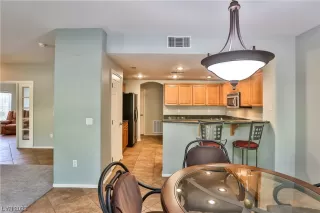 Photo #5: 2488043 Listing