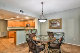 Photo #6: 2488043 Listing