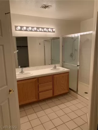 Photo #4: 2488049 Listing 