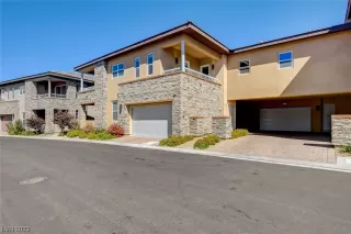 Photo #1: 2488059 Listing 