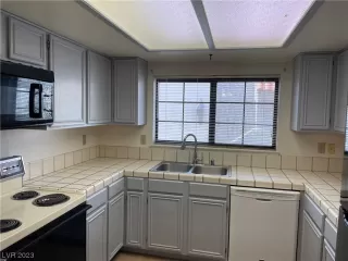 Photo #1: 2488063 Listing 