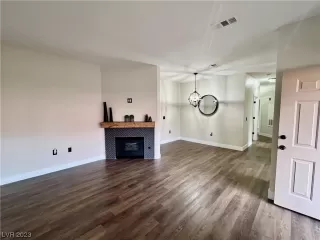 Photo #2: 2488069 Listing