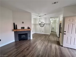 Photo #3: 2488069 Listing