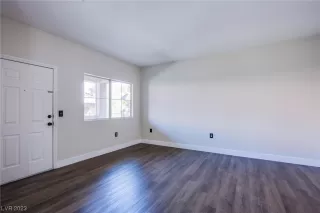 Photo #5: 2488069 Listing