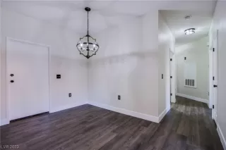 Photo #6: 2488069 Listing