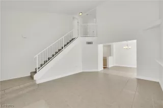 Photo #4: 2488078 Listing