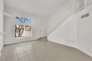 Photo #5: 2488078 Listing