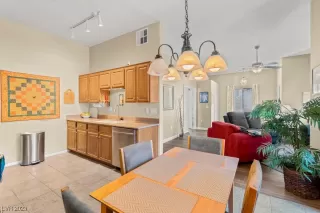 Photo #5: 2488087 Listing