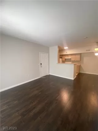 Photo #1: 2488109 Listing 