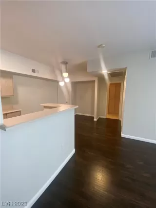 Photo #2: 2488109 Listing 