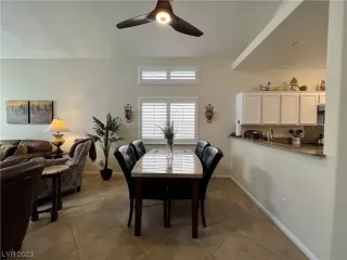 Photo #3: 2488137 Listing