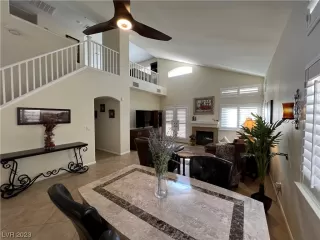 Photo #4: 2488137 Listing