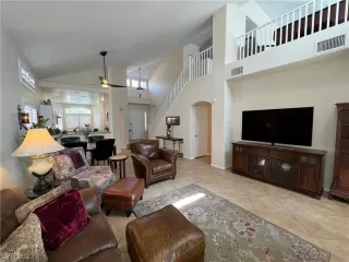 Photo #6: 2488137 Listing