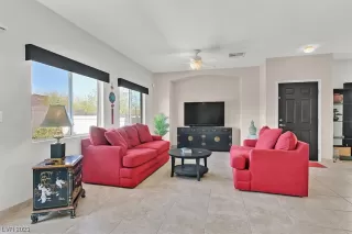 Photo #2: 2488141 Listing