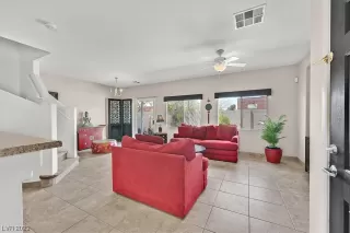 Photo #3: 2488141 Listing