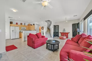 Photo #4: 2488141 Listing