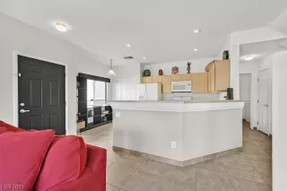 Photo #6: 2488141 Listing