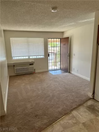 Photo #4: 2488187 Listing 