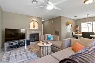 Photo #3: 2488213 Listing