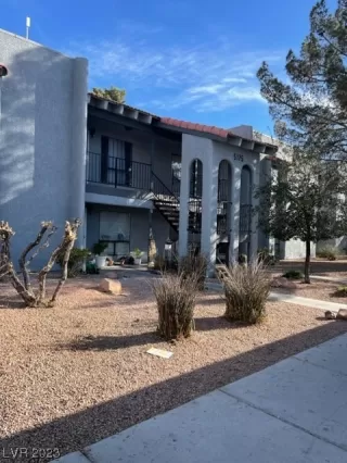 Photo #2: 2488219 Listing