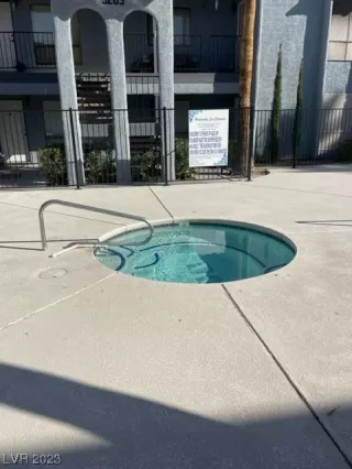 Photo #6: 2488219 Listing