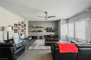 Photo #3: 2488220 Listing