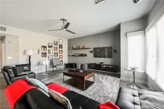 Photo #4: 2488220 Listing