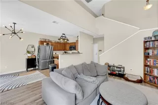 Photo #4: 2488257 Listing