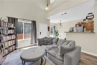 Photo #5: 2488257 Listing