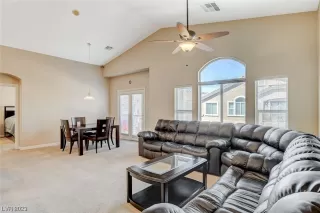 Photo #4: 2488287 Listing 